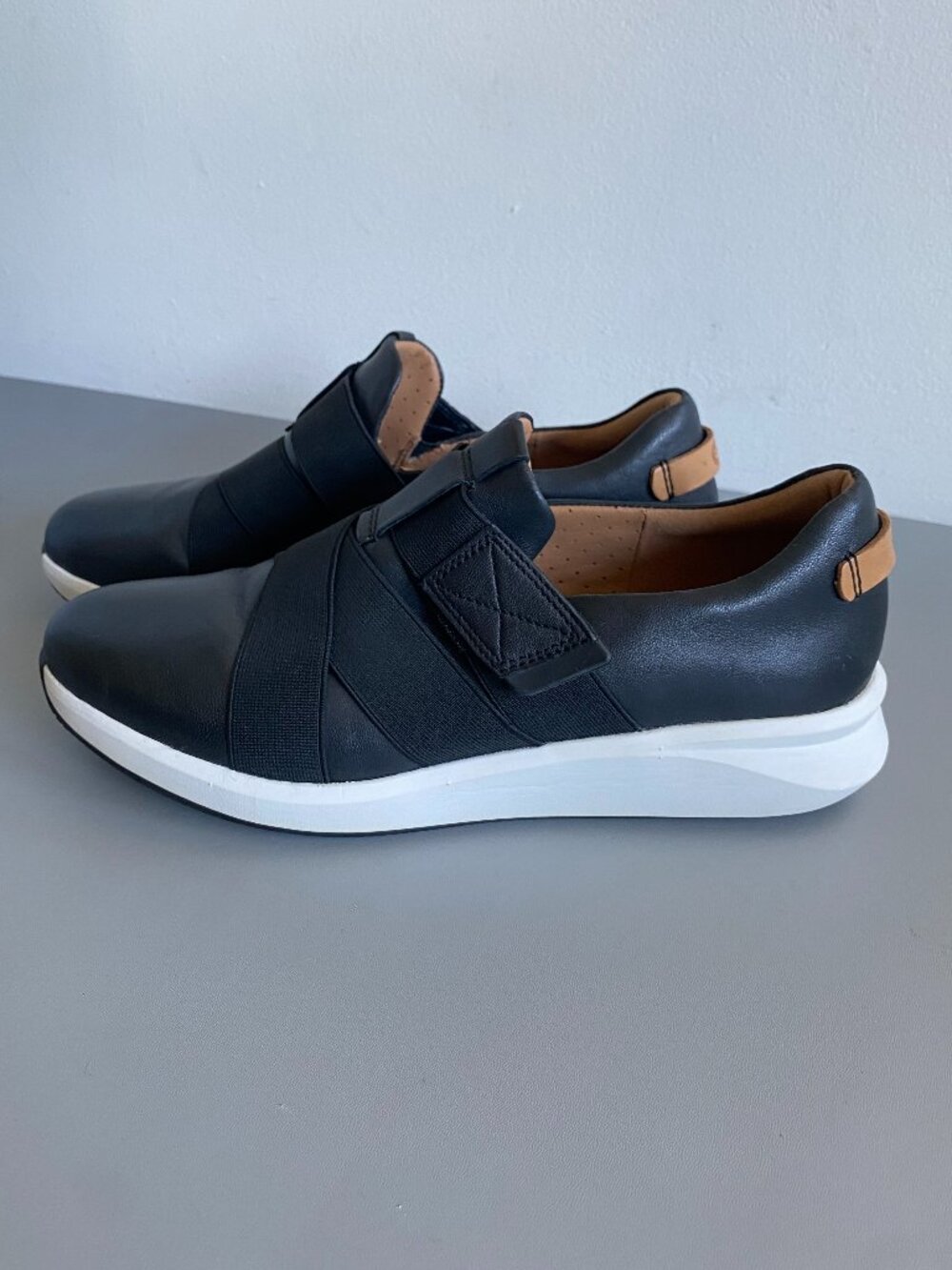 Clarks Unstructured Un Rio Strap Black Leather Sneakers Sz EU 41 Fits 9.5